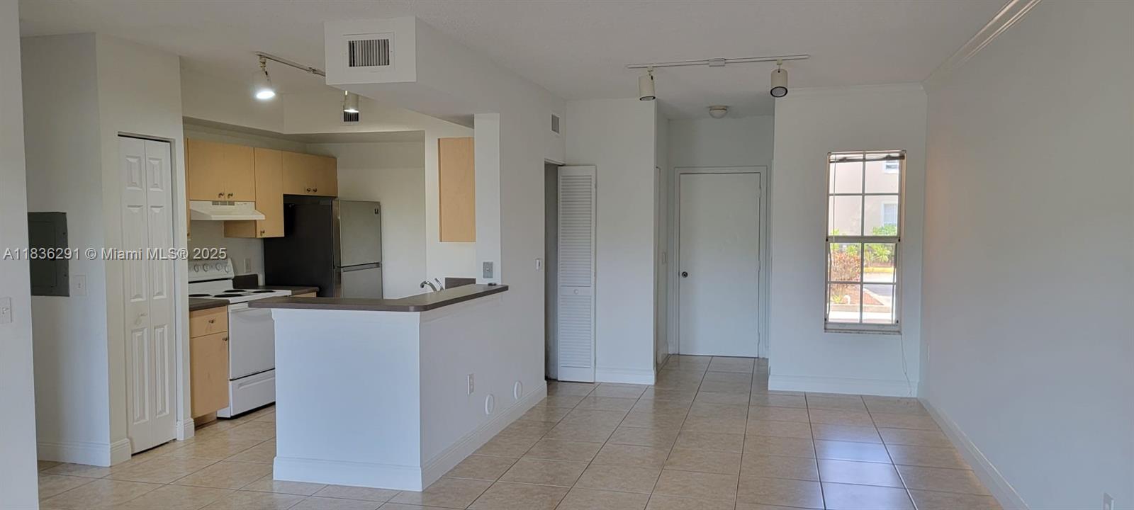 2452 Centergate Dr #103, Miramar, Florida image 8