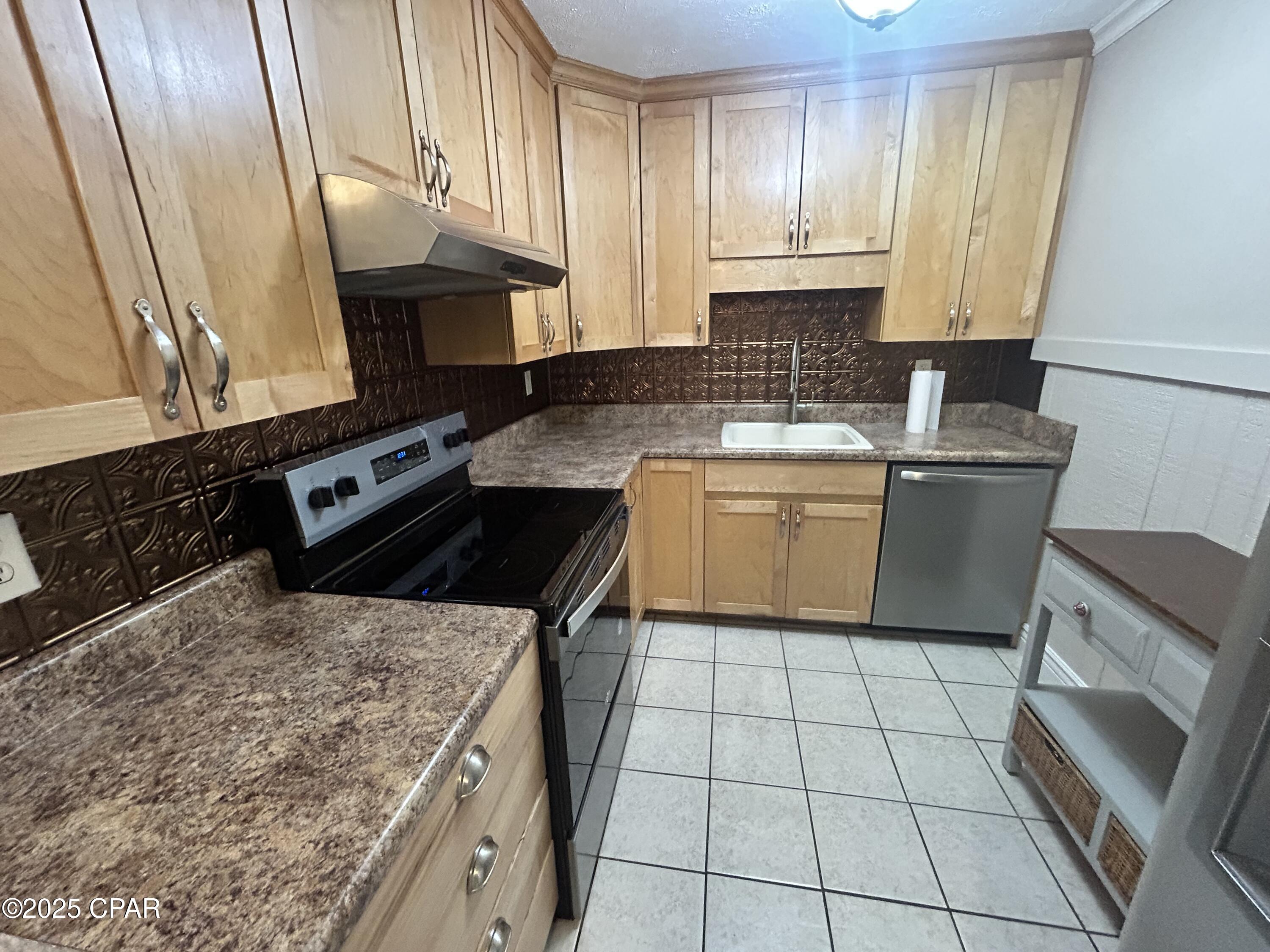 Image 12 For 16238 Lullwater Drive