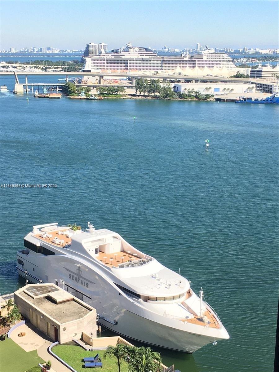 335 S Biscayne Blvd #2006, Miami FL 33131