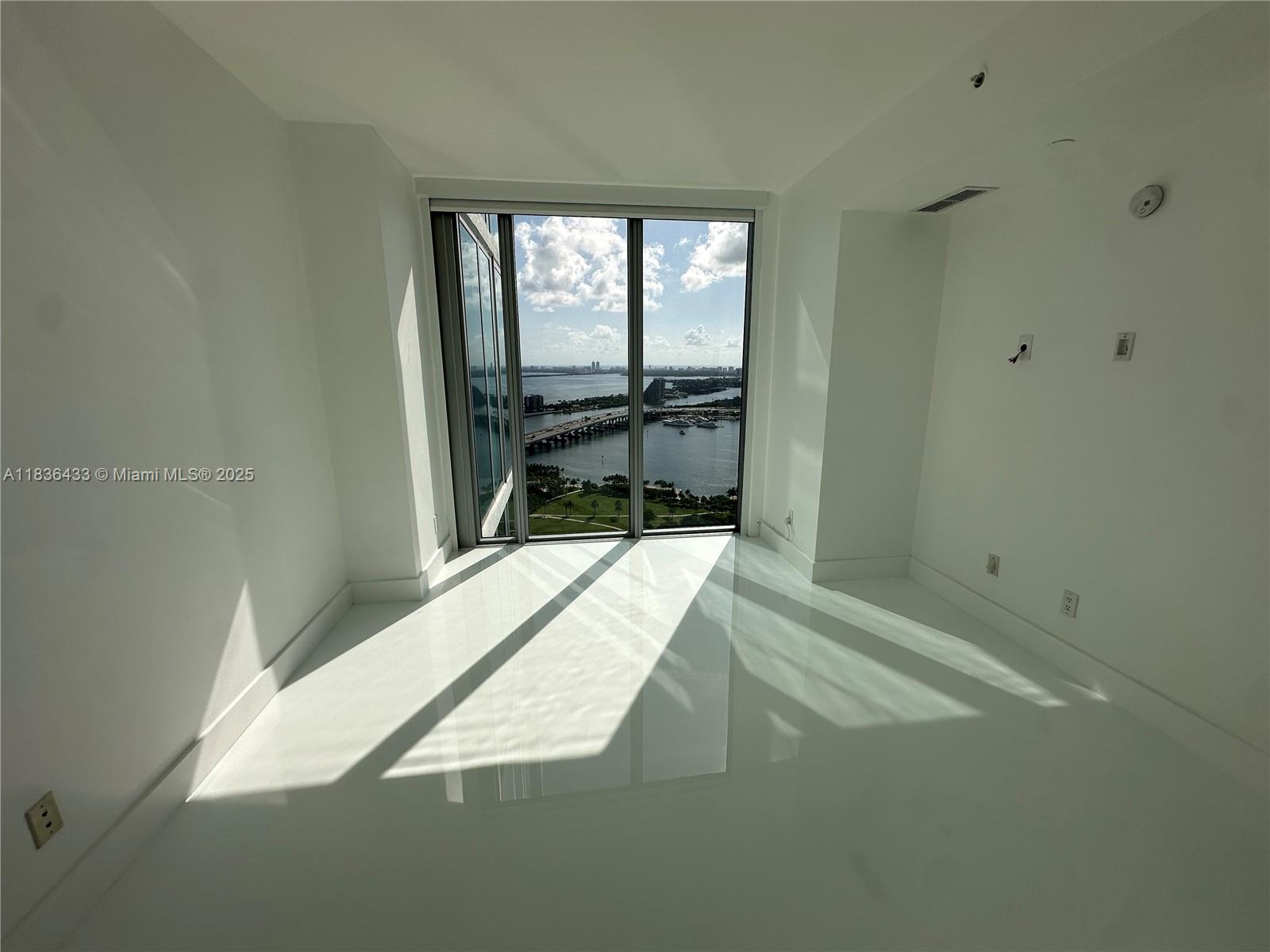888 Biscayne Blvd #4208, Miami FL 33132