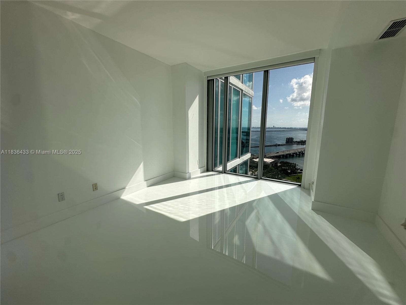 888 Biscayne Blvd #4208, Miami FL 33132