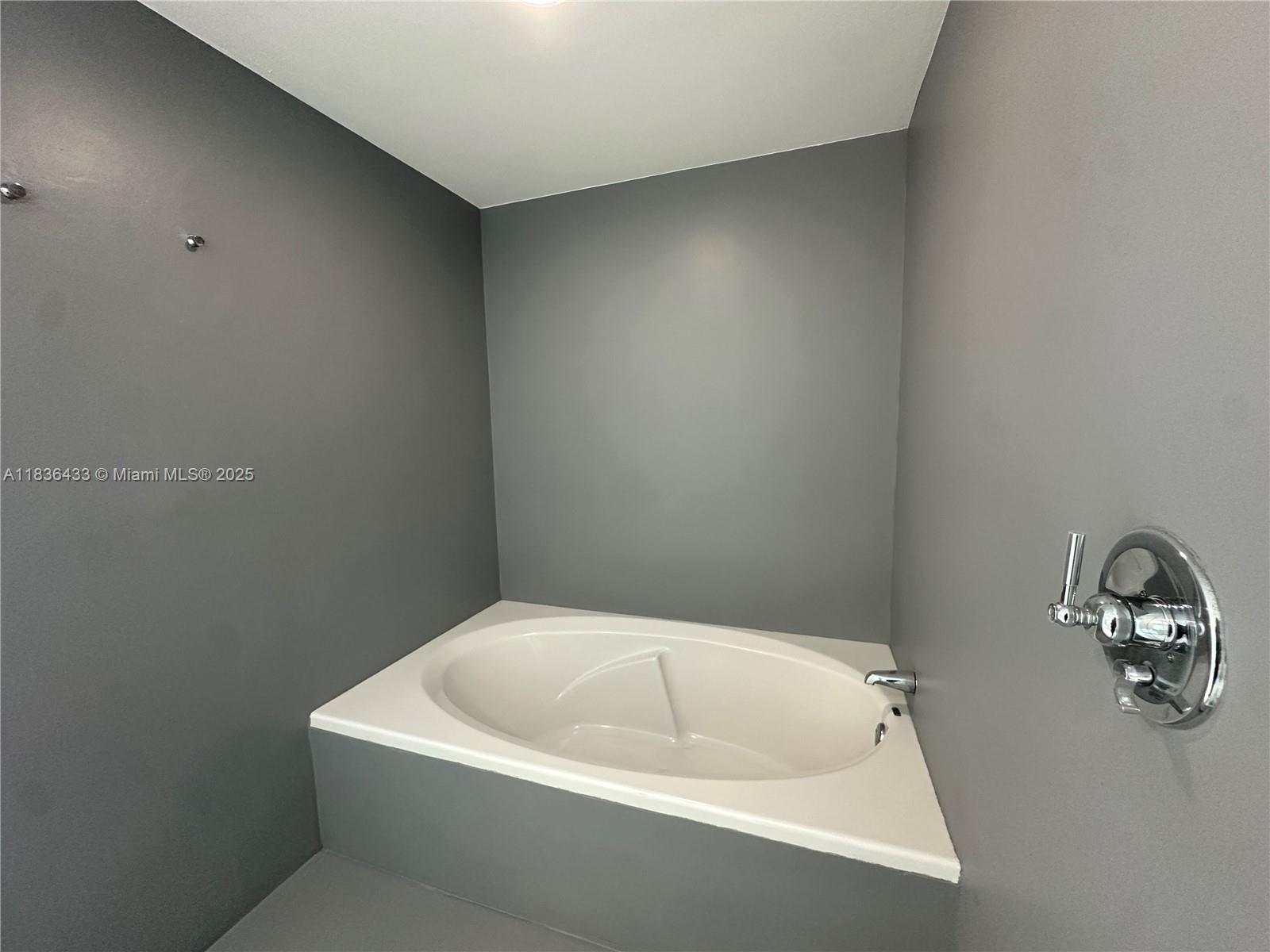 888 Biscayne Blvd #4208, Miami FL 33132