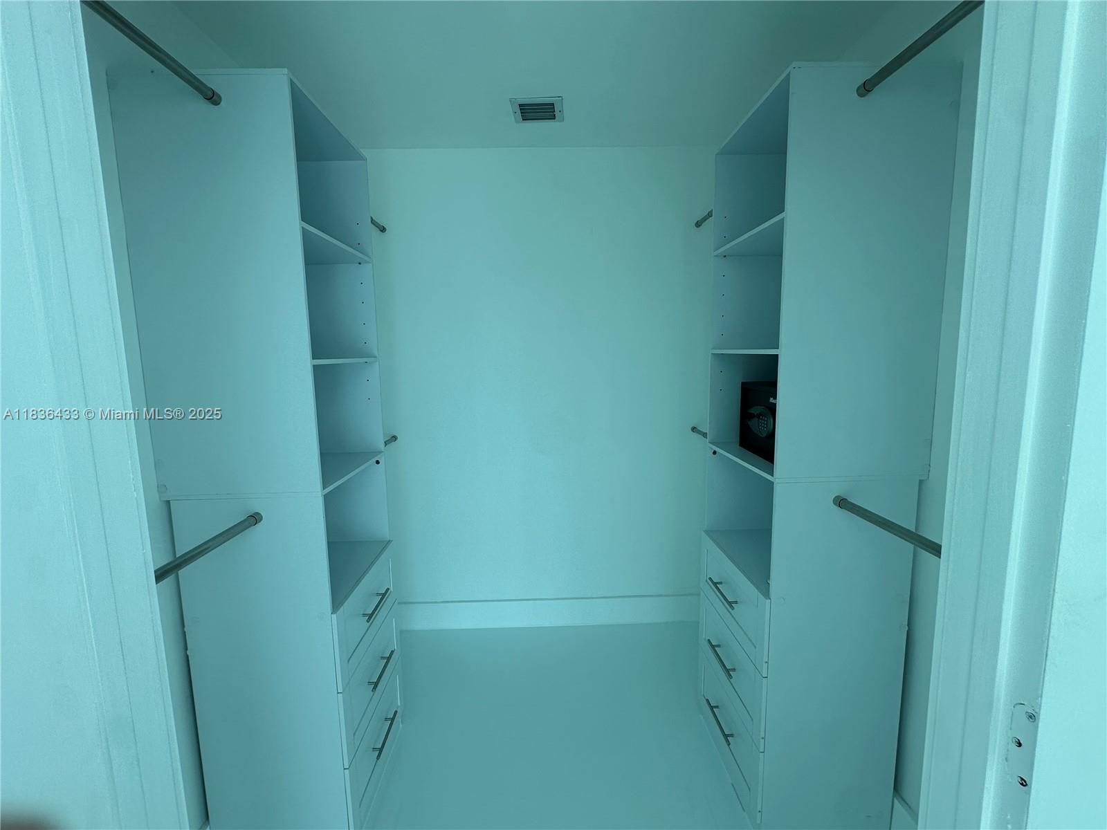 888 Biscayne Blvd #4208, Miami FL 33132