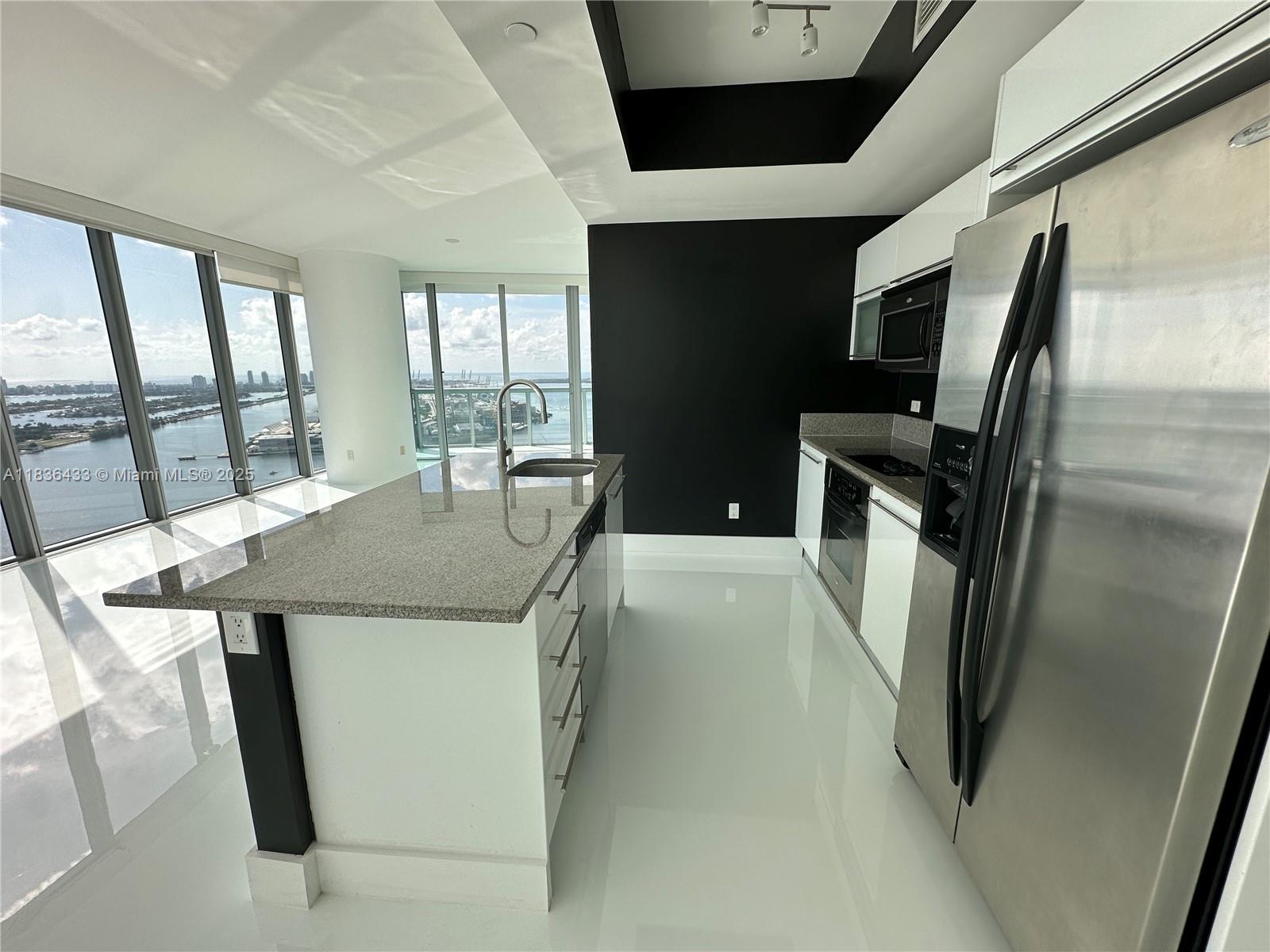 888 Biscayne Blvd #4208, Miami FL 33132