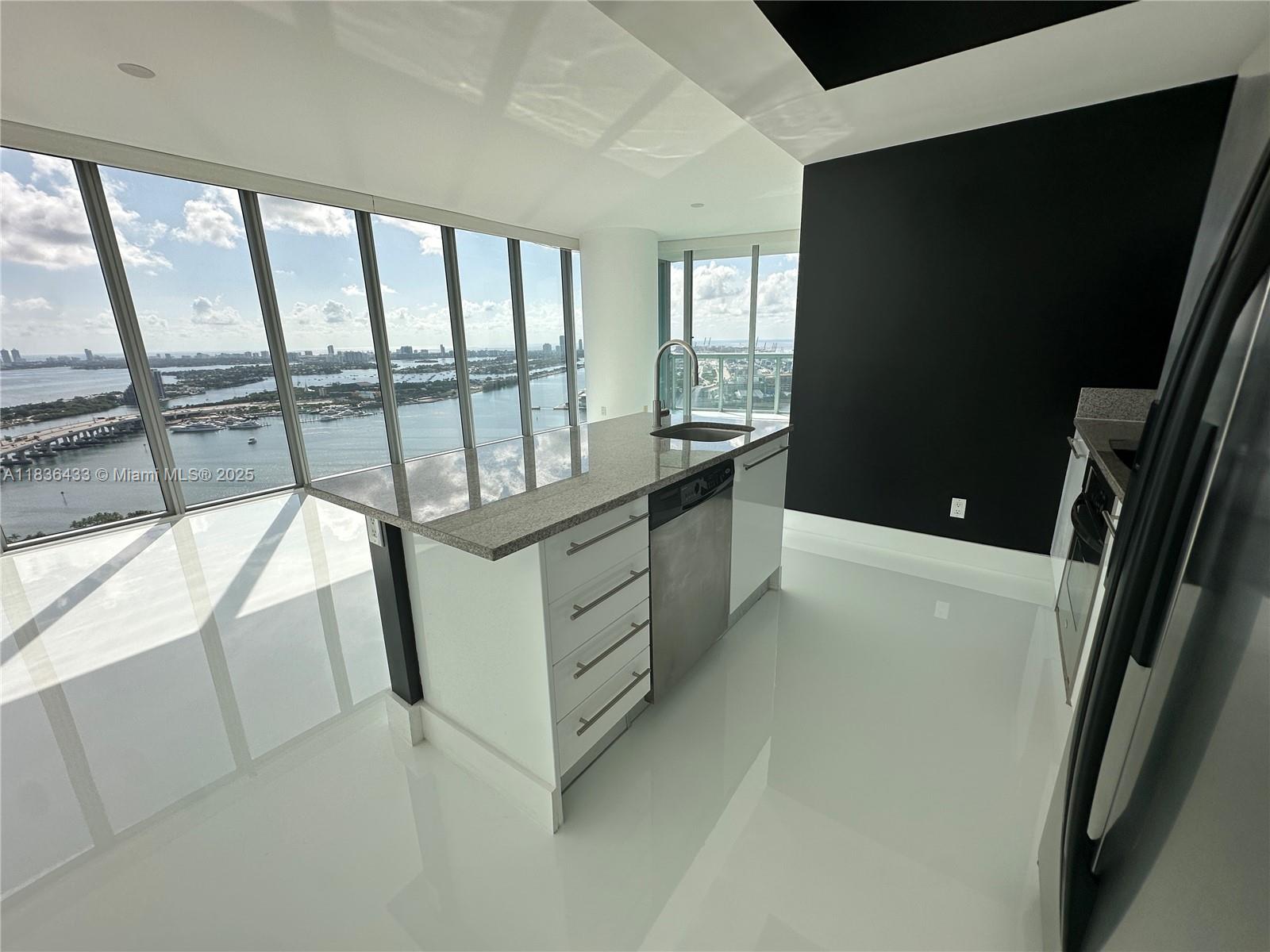 888 Biscayne Blvd #4208, Miami FL 33132
