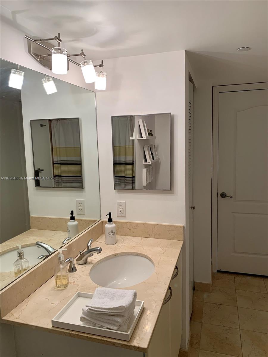 2101 Brickell Ave #2911, Miami FL 33129