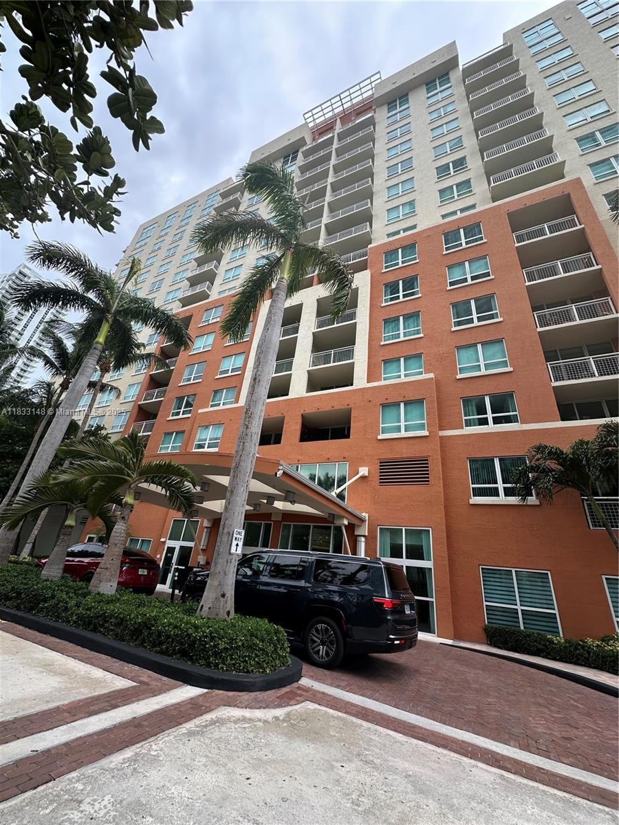Condo for Sale in Miami, FL