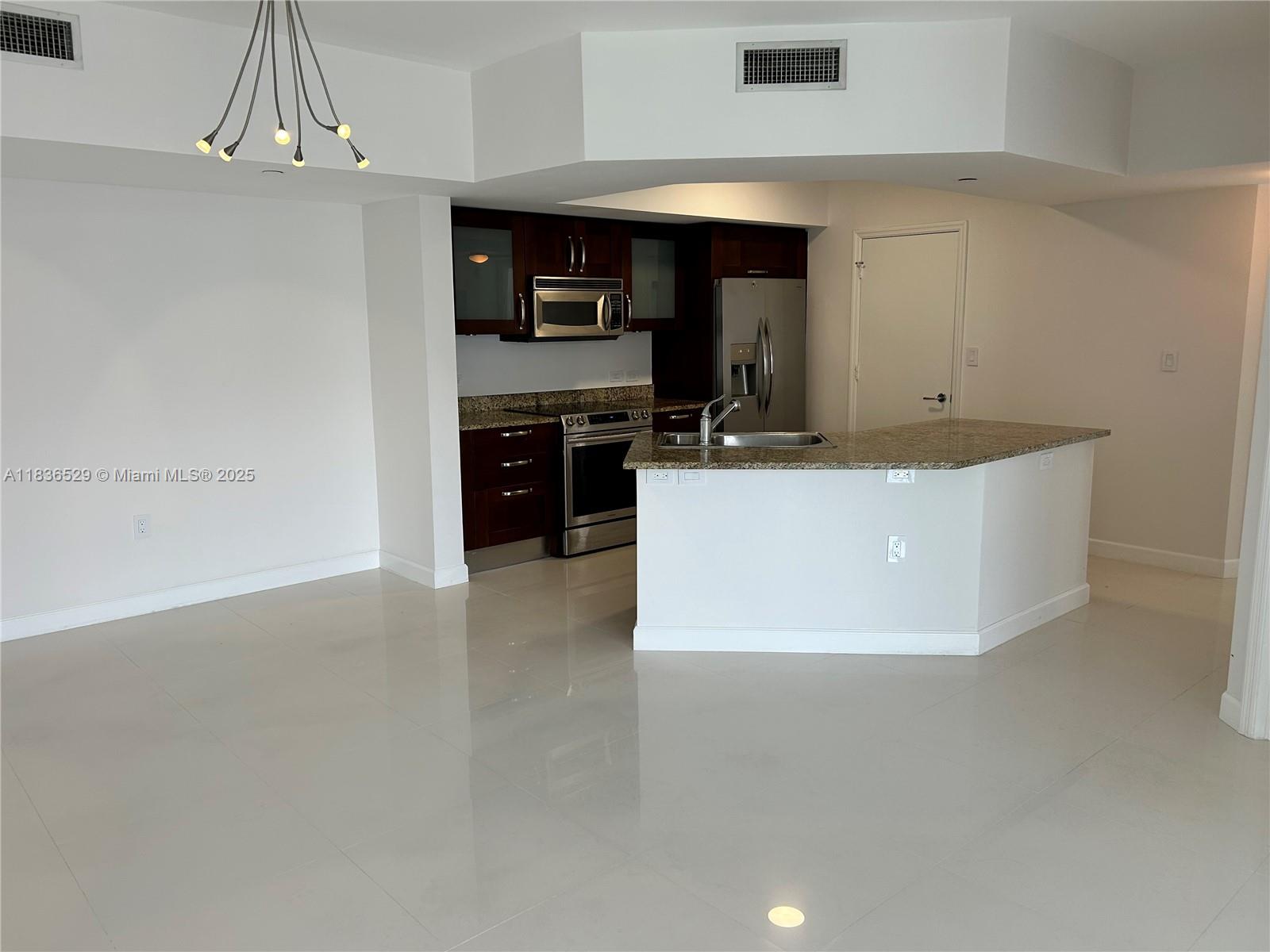 19900 E Country Club Dr #1005, Aventura FL 33180