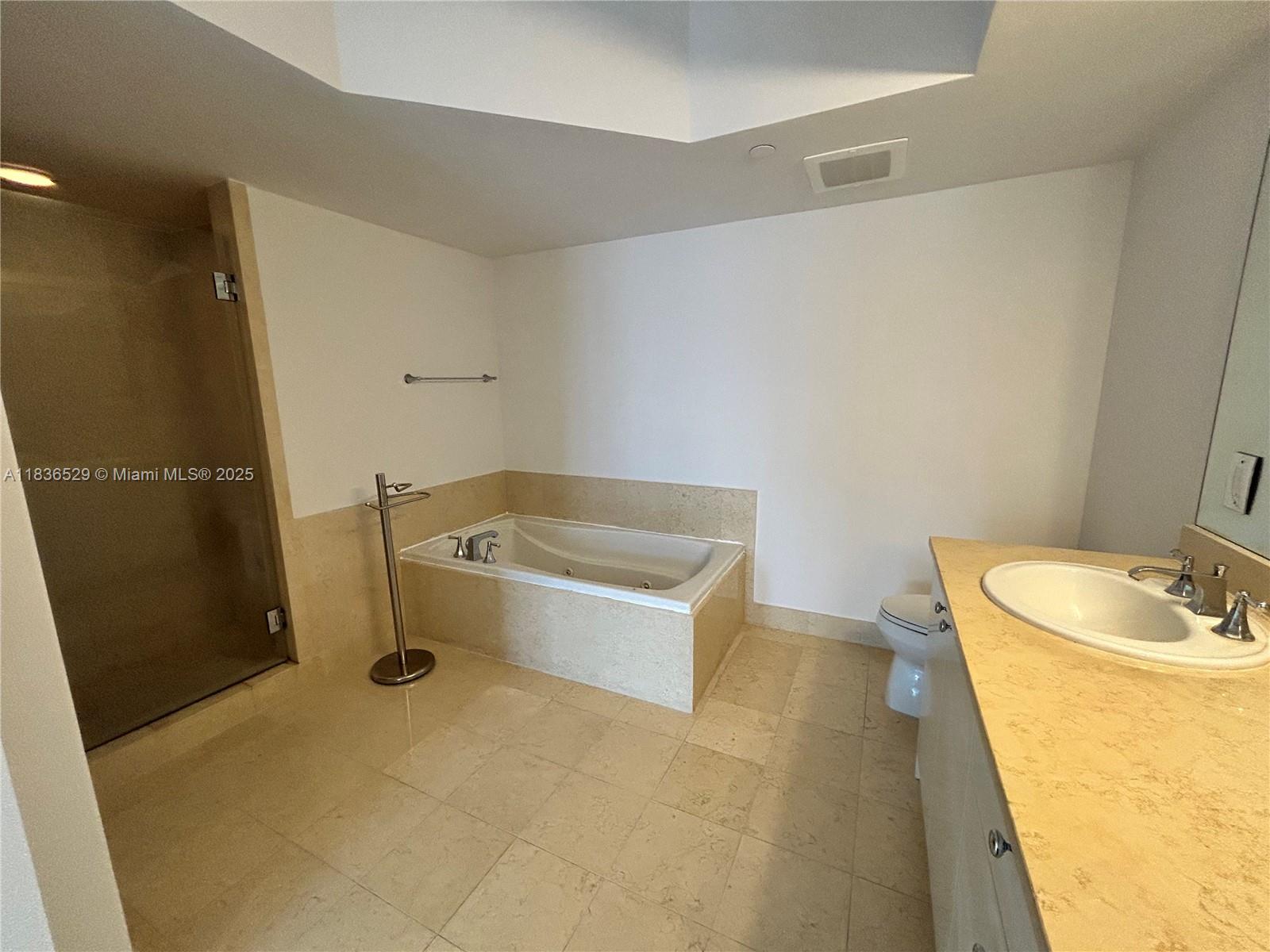 19900 E Country Club Dr #1005, Aventura FL 33180