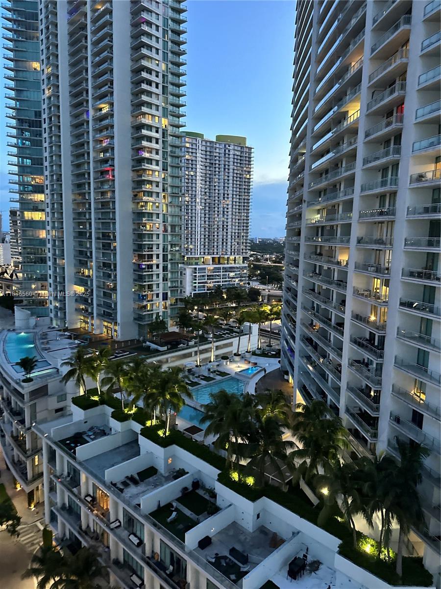 350 S Miami Ave #2115, Miami FL 33130