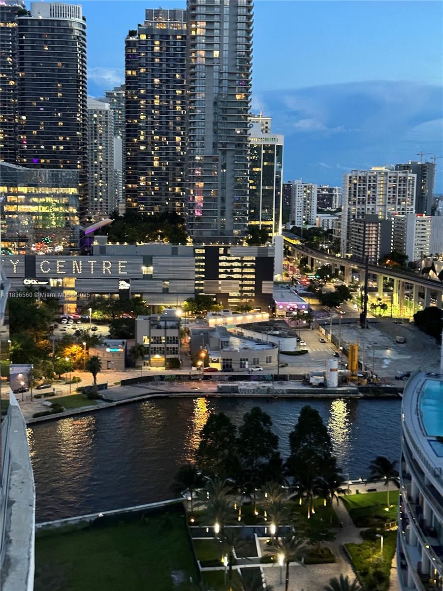 350 S Miami Ave #2115, Miami FL 33130