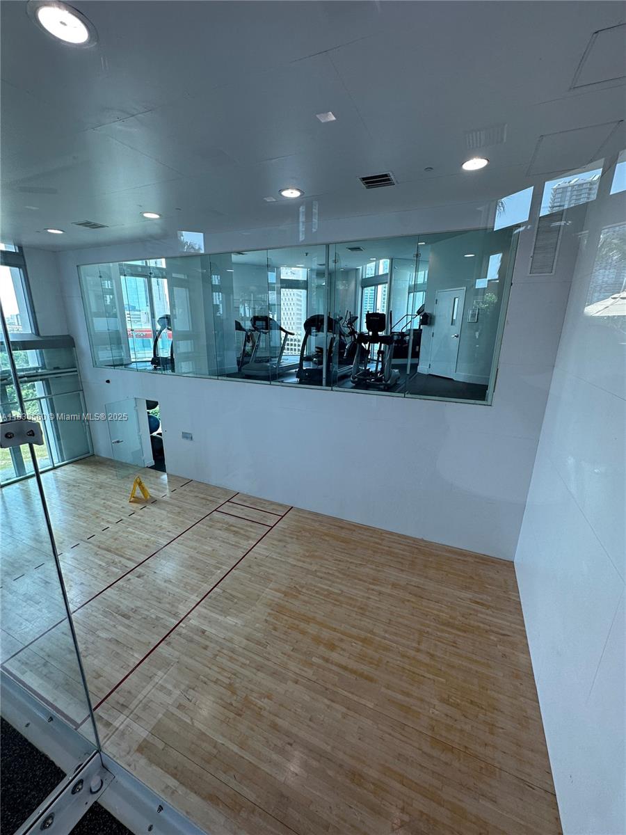 350 S Miami Ave #2115, Miami FL 33130