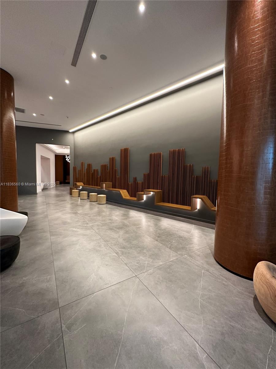 350 S Miami Ave #2115, Miami FL 33130