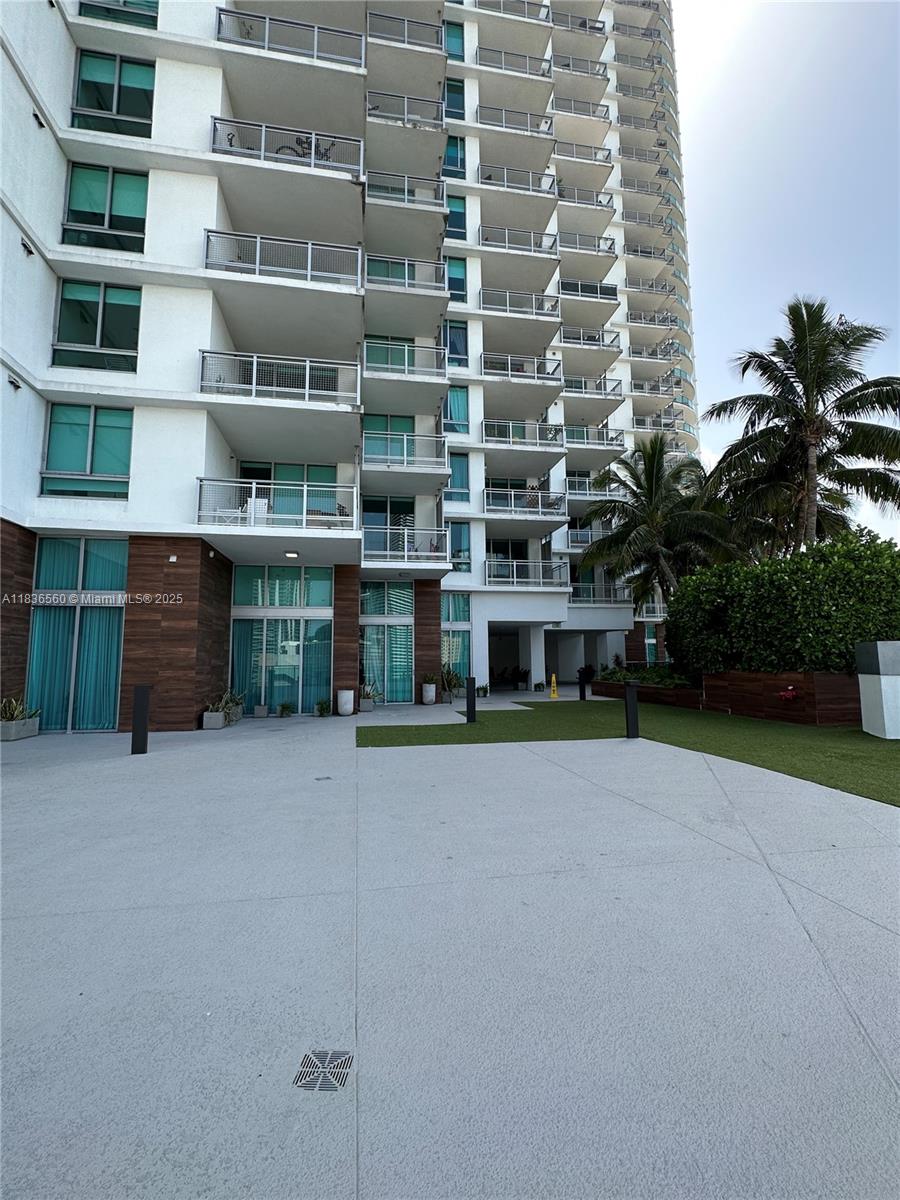 350 S Miami Ave #2115, Miami FL 33130