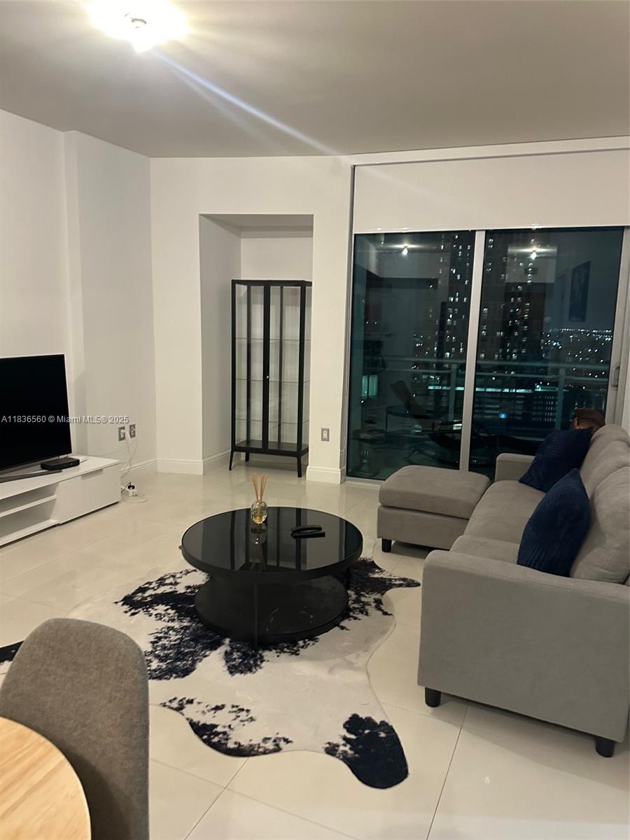 350 S Miami Ave #2115, Miami FL 33130