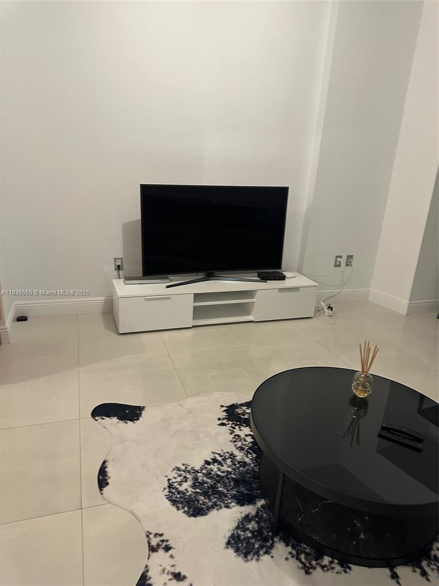 350 S Miami Ave #2115, Miami FL 33130