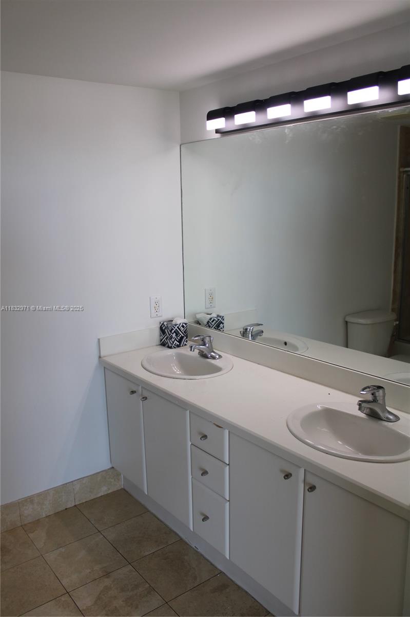 2475 Brickell Ave #1401, Miami FL 33129