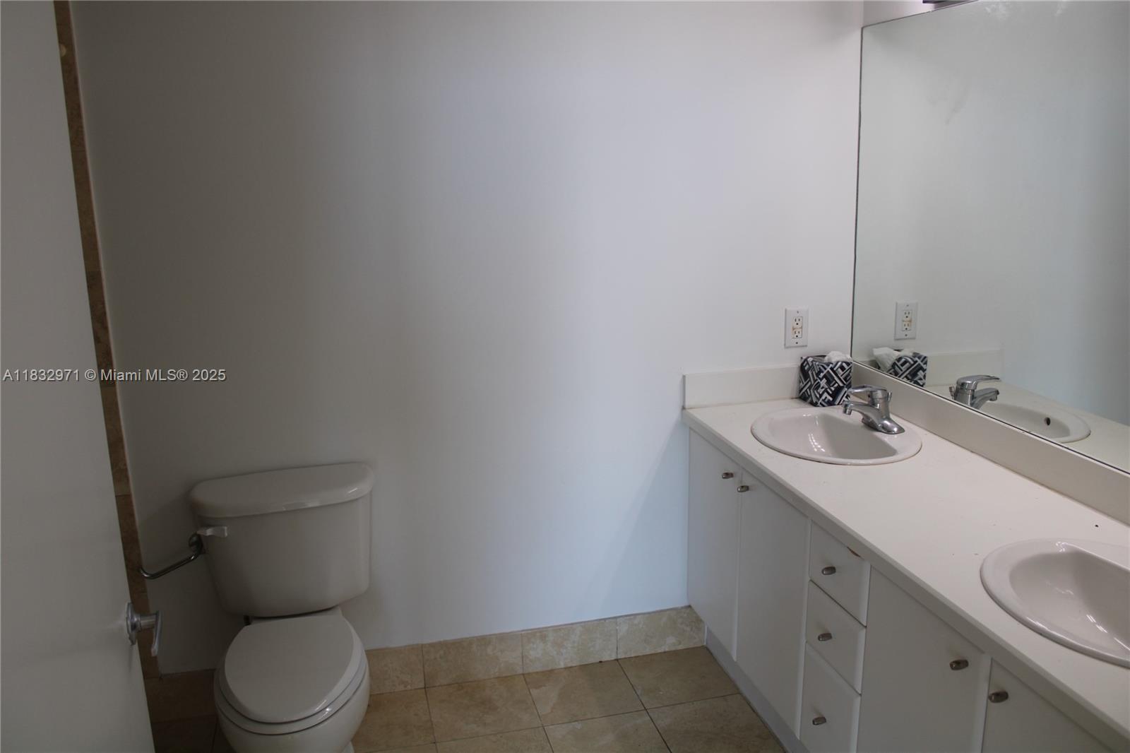 2475 Brickell Ave #1401, Miami FL 33129