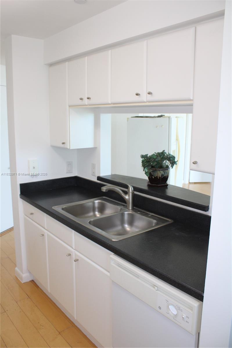 2475 Brickell Ave #1401, Miami FL 33129