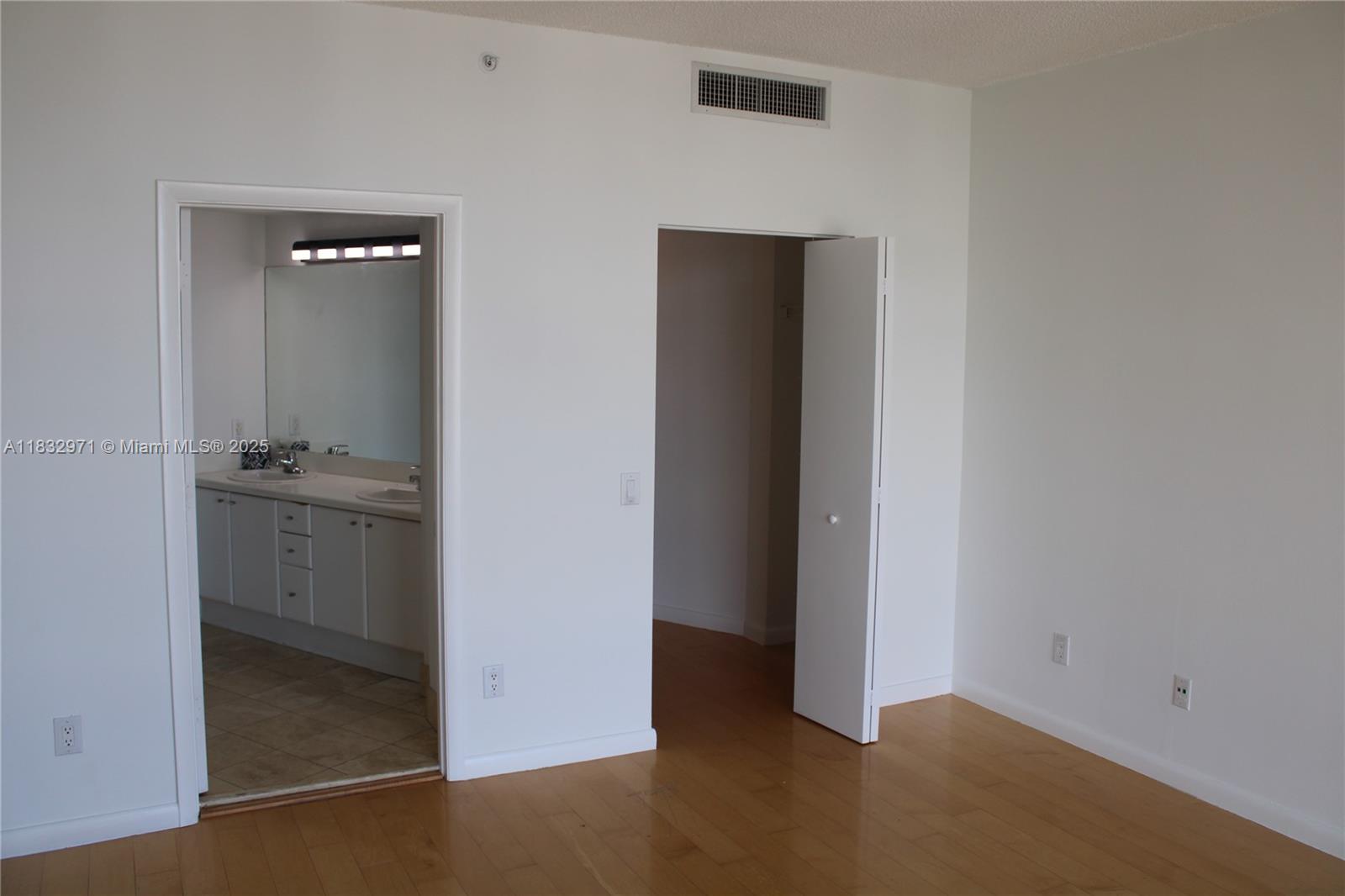 2475 Brickell Ave #1401, Miami FL 33129