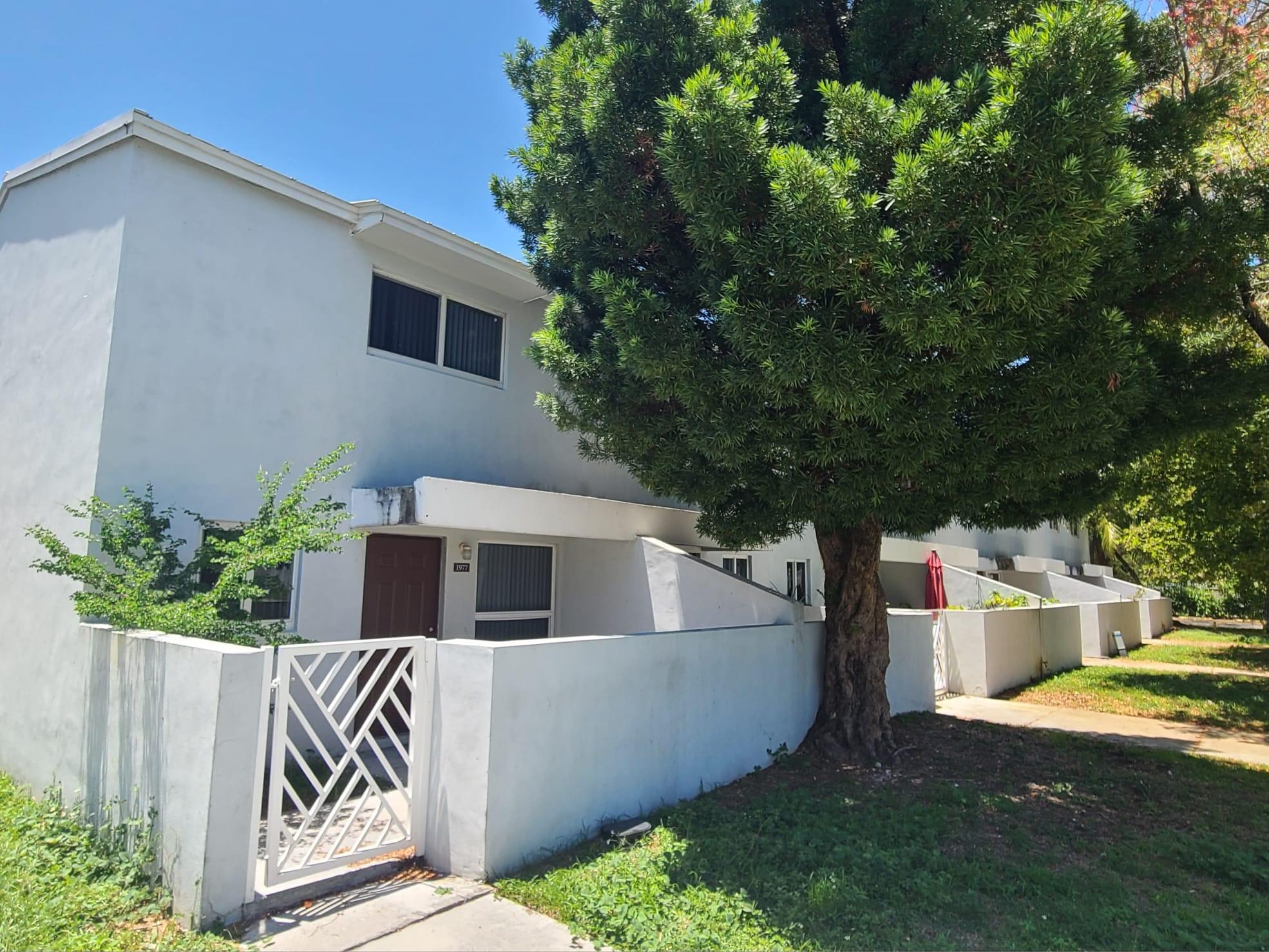 Town Park Plaza North Con