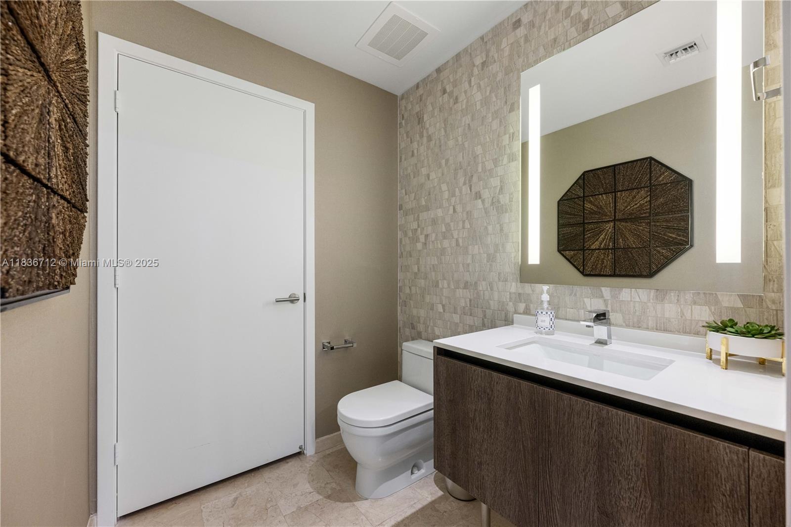 88 SW 7th St #3004, Miami FL 33130