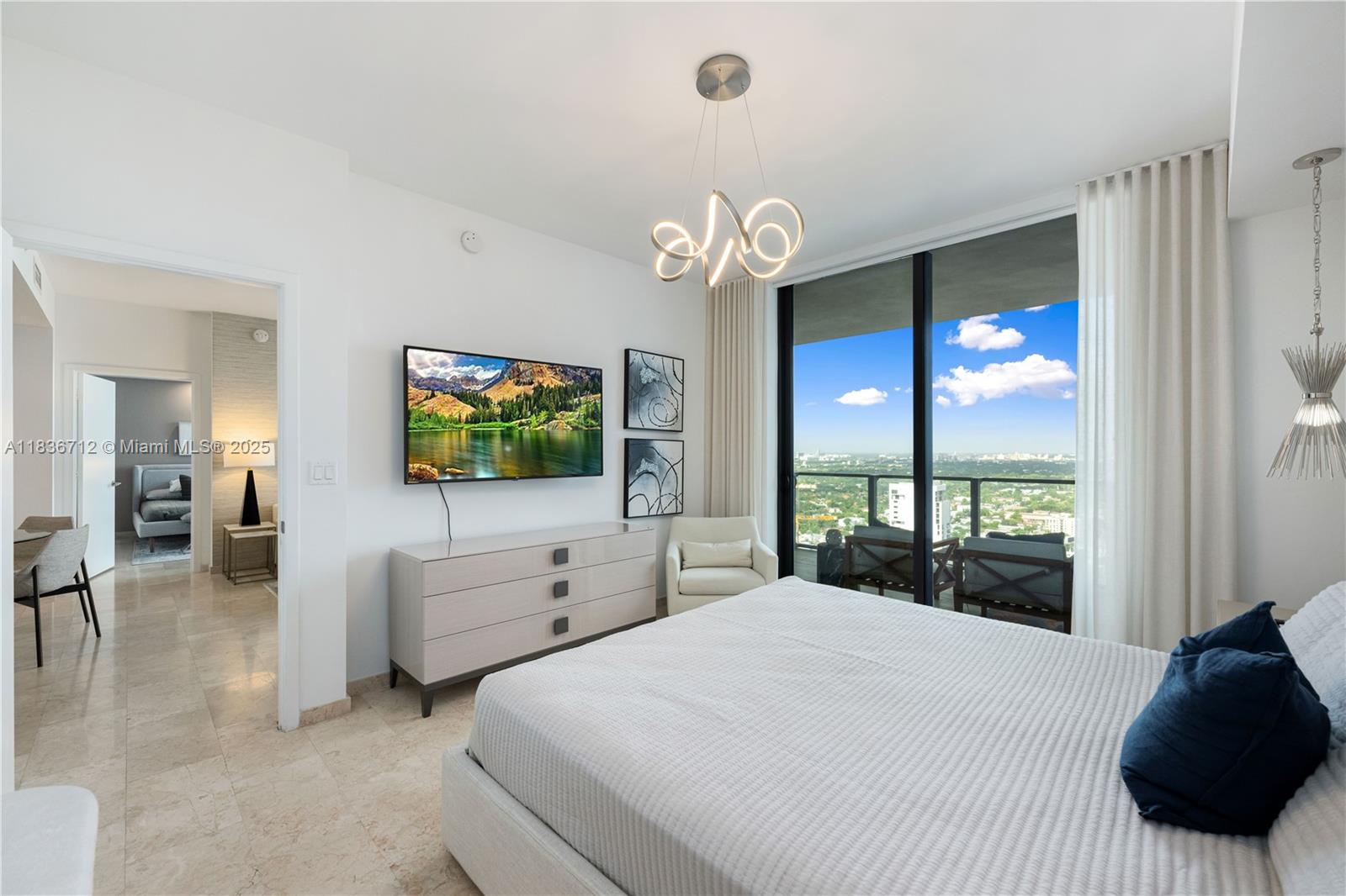88 SW 7th St #3004, Miami FL 33130