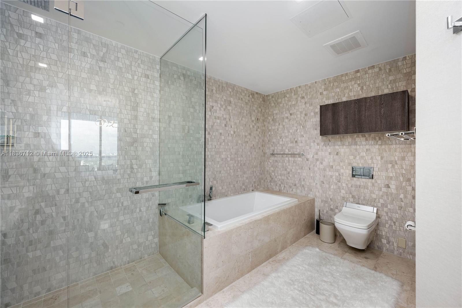 88 SW 7th St #3004, Miami FL 33130
