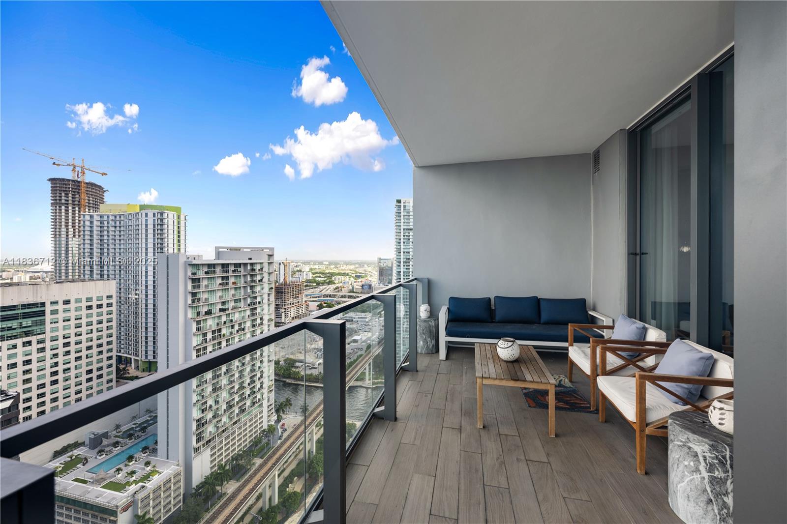 88 SW 7th St #3004, Miami FL 33130