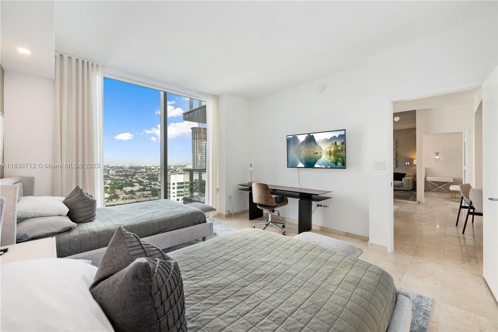 88 SW 7th St #3004, Miami FL 33130