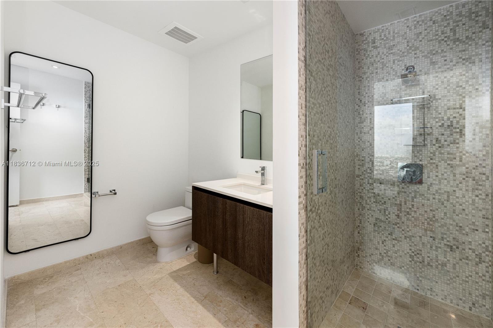 88 SW 7th St #3004, Miami FL 33130