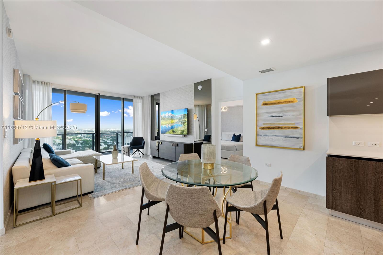 88 SW 7th St #3004, Miami FL 33130