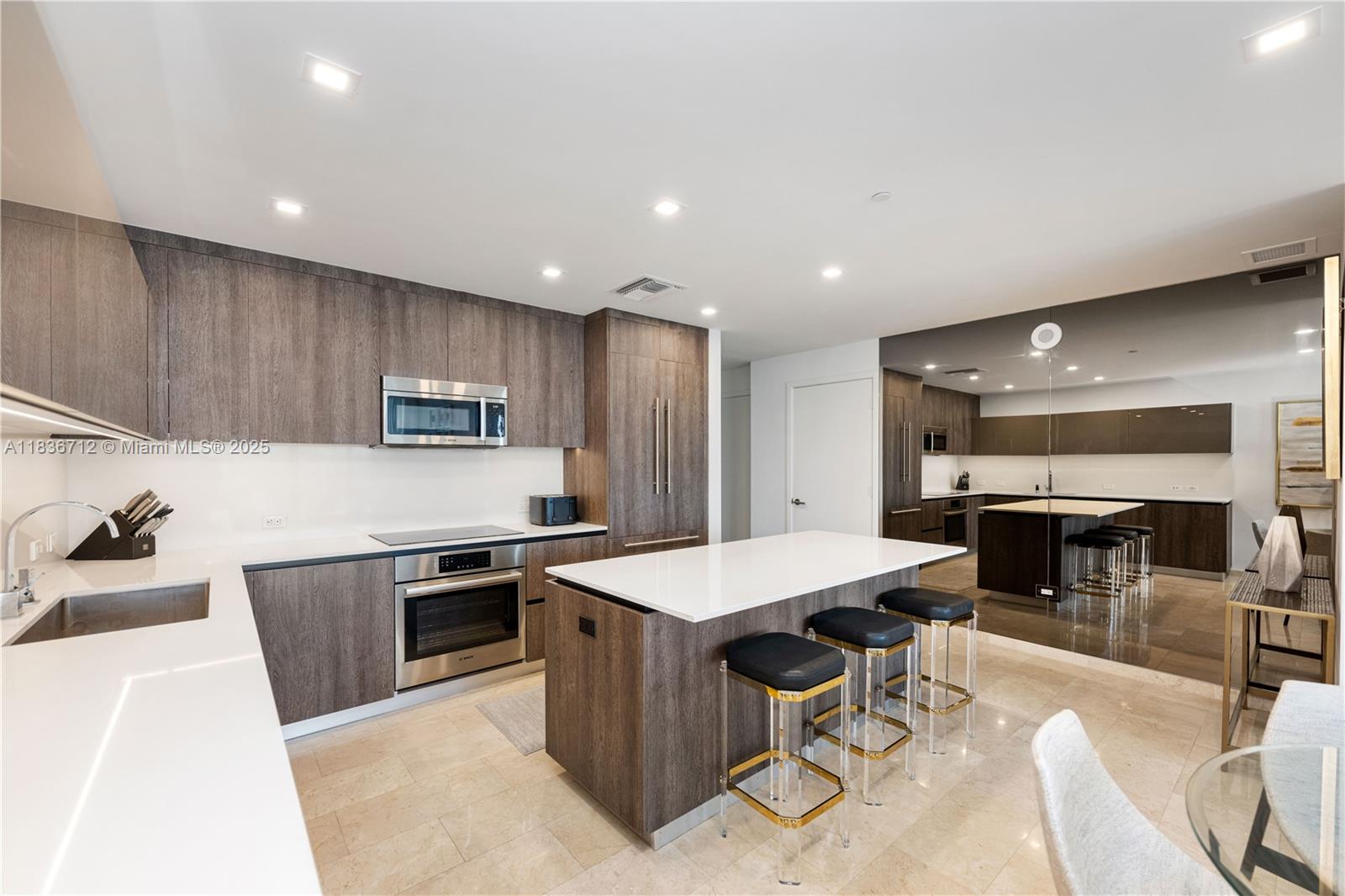 88 SW 7th St #3004, Miami FL 33130