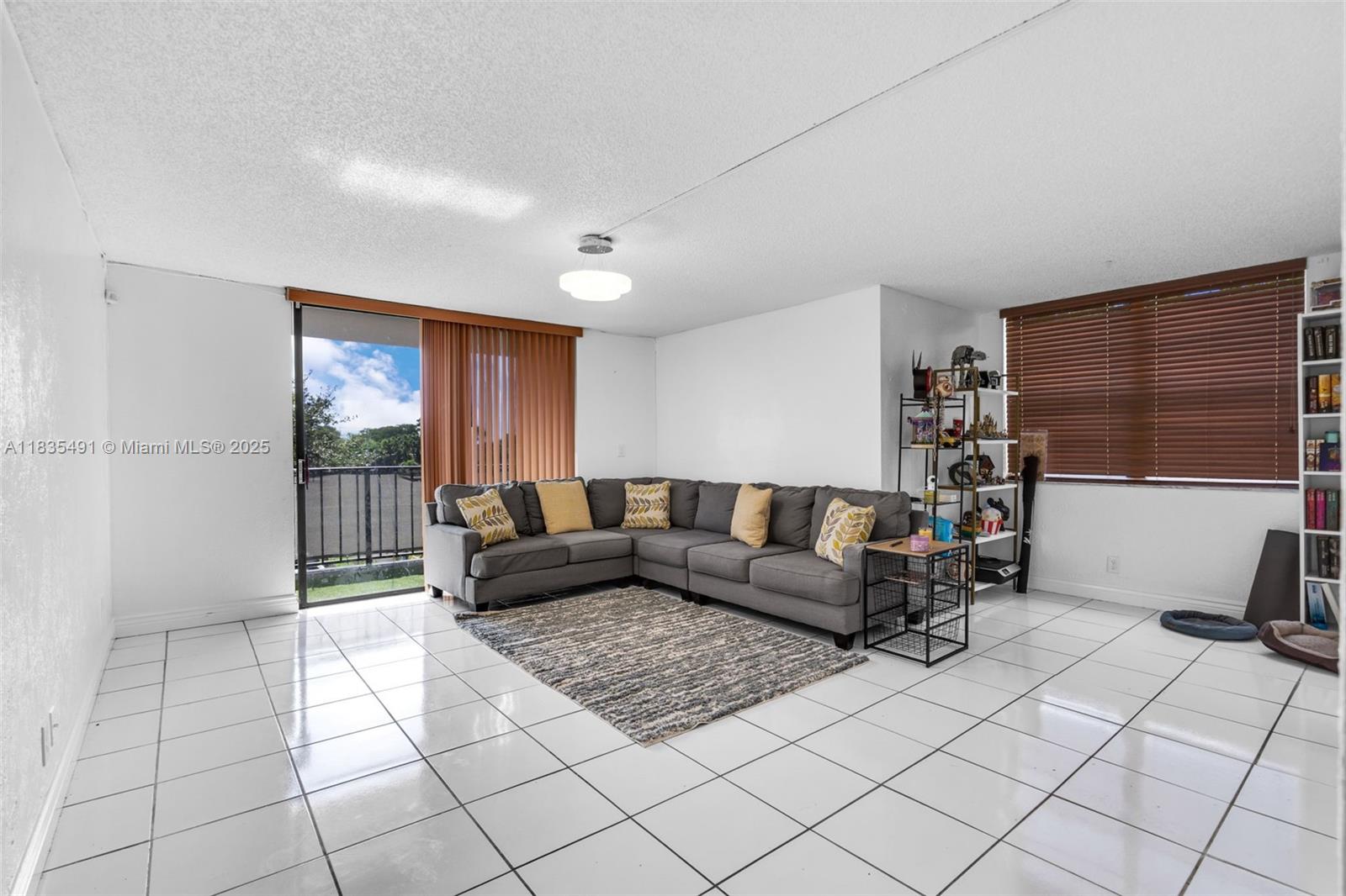 6190 Woodlands Blvd #311, Tamarac, Florida image 1