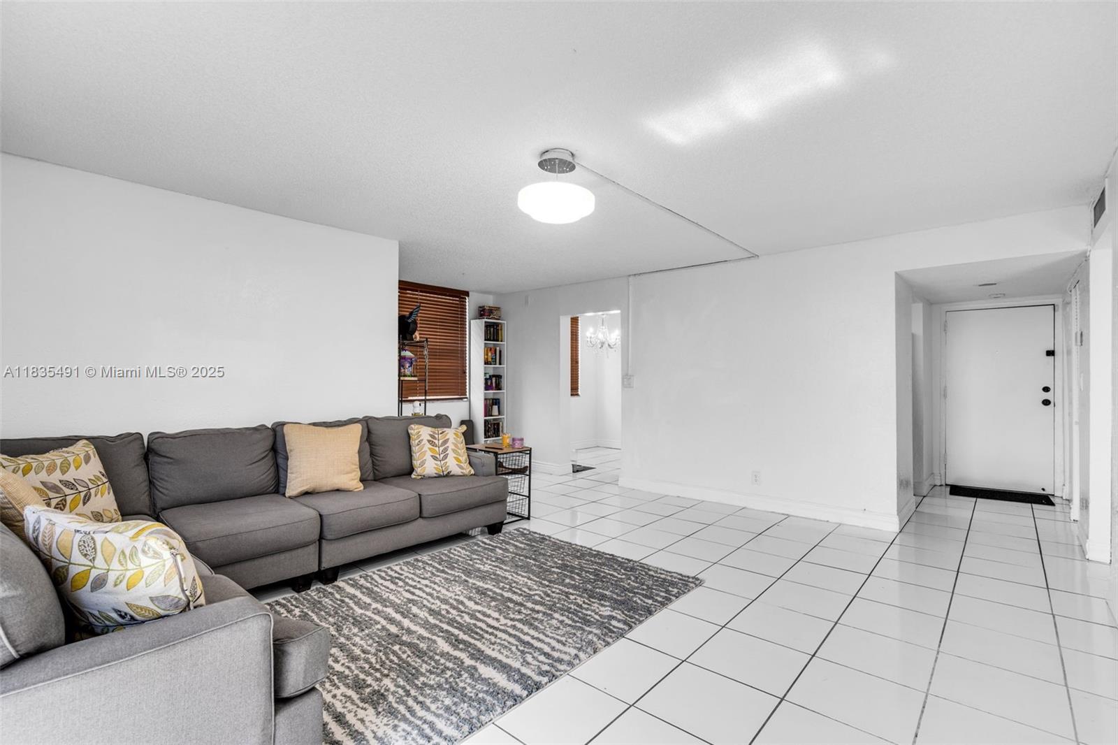 6190 Woodlands Blvd #311, Tamarac, Florida image 2