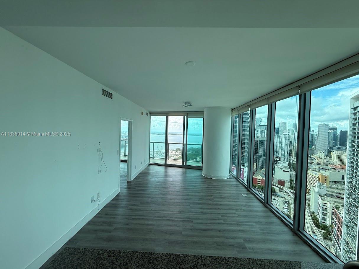 888 Biscayne Blvd #3901, Miami FL 33132