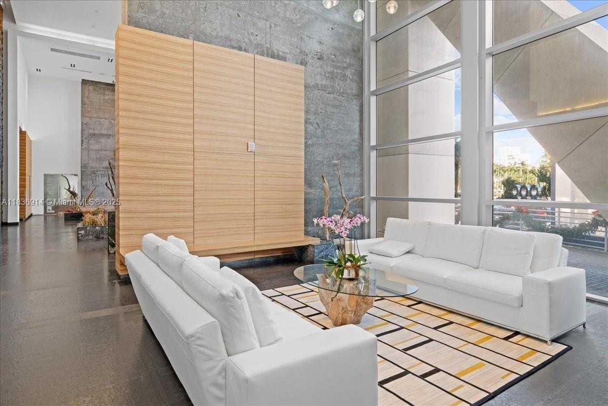 888 Biscayne Blvd #3901, Miami FL 33132