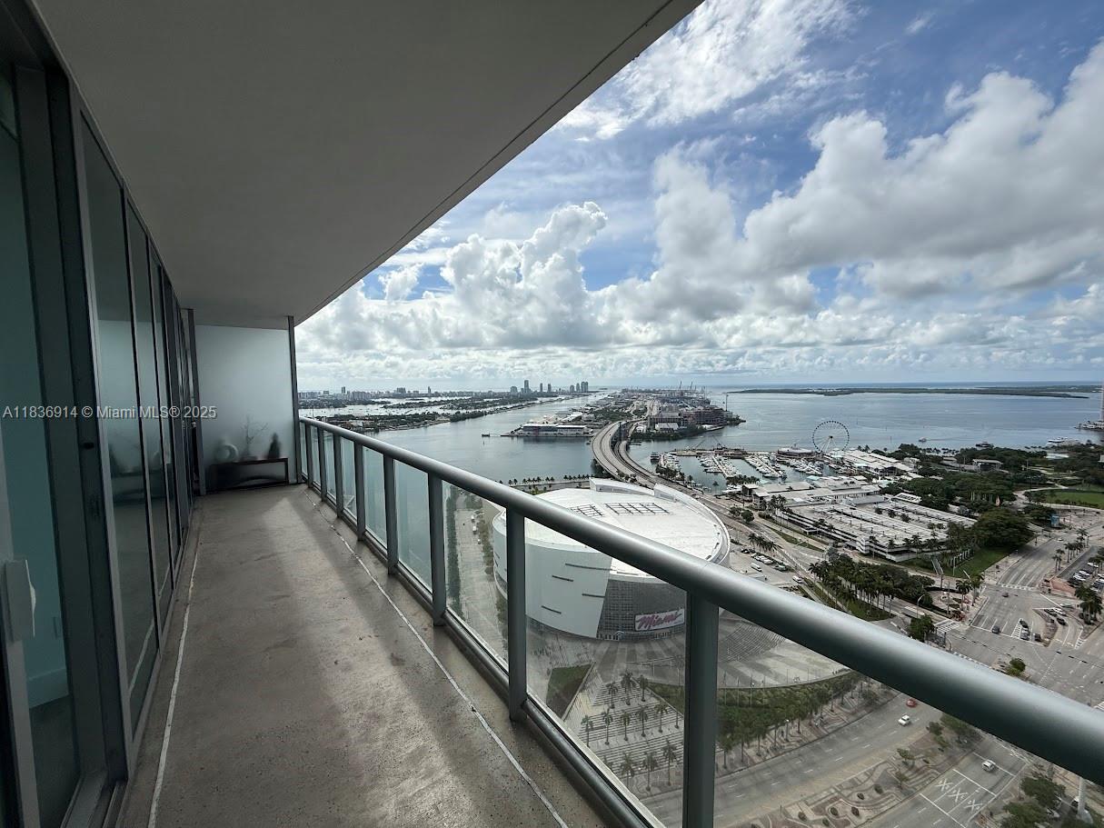 888 Biscayne Blvd #3901, Miami FL 33132