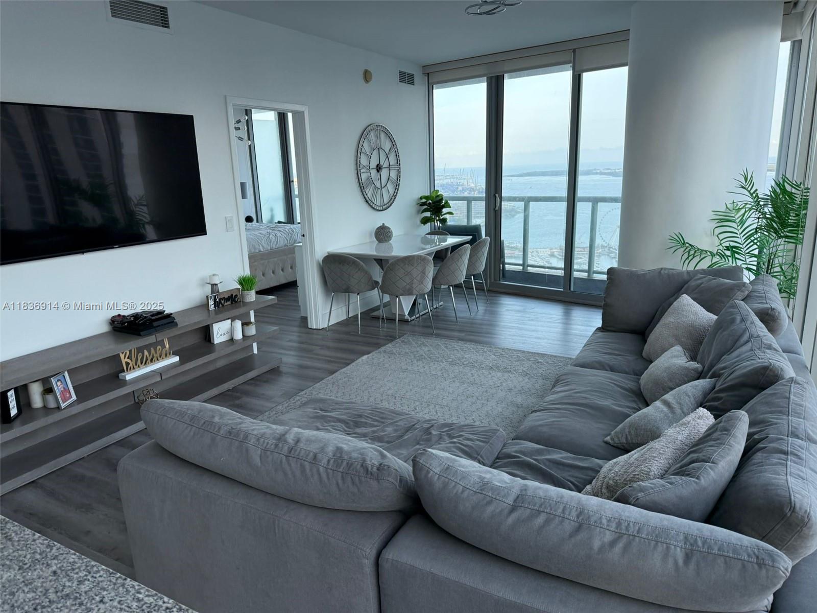 888 Biscayne Blvd #3901, Miami FL 33132