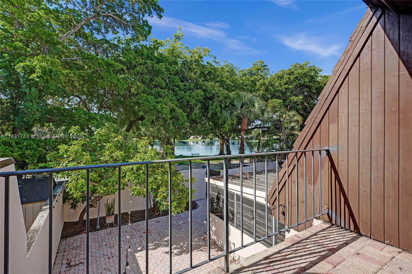 7310 S Miami Lakeway S, Miami Lakes, Florida image 27
