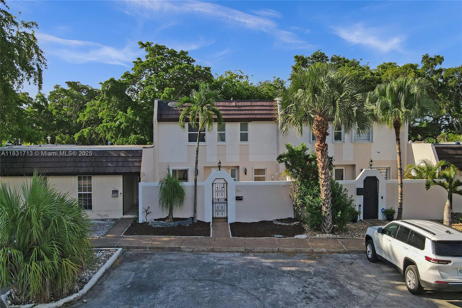 7310 S Miami Lakeway S, Miami Lakes, Florida image 3