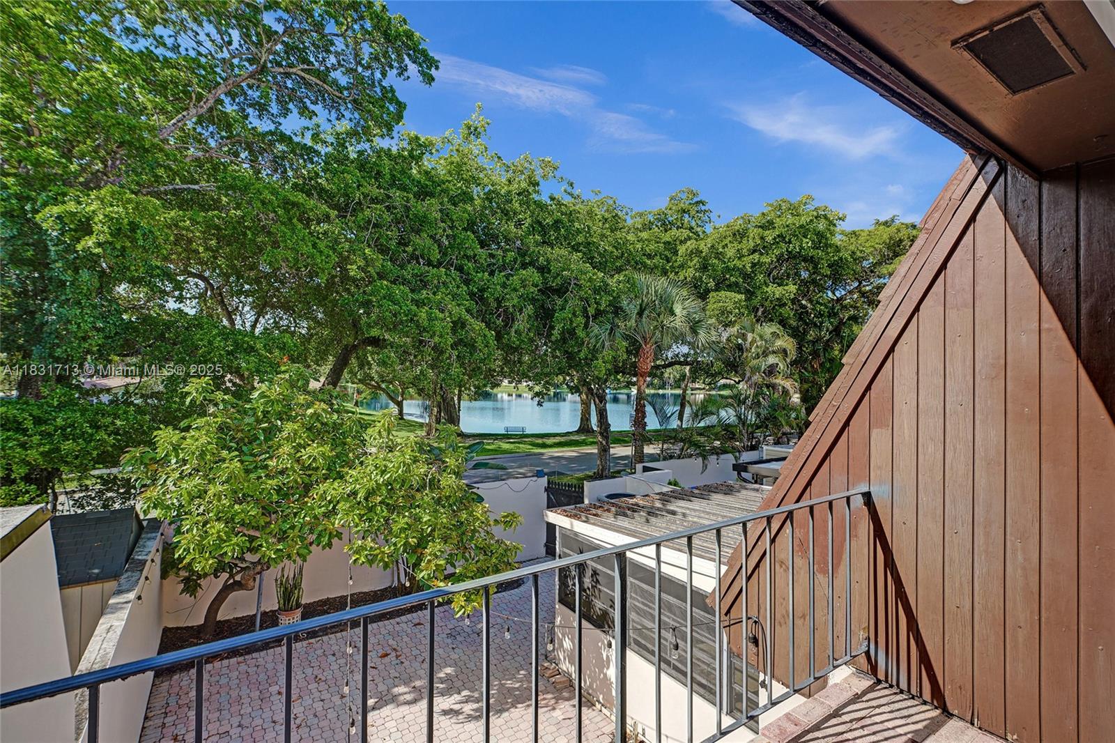 7310 S Miami Lakeway S, Miami Lakes, Florida image 41