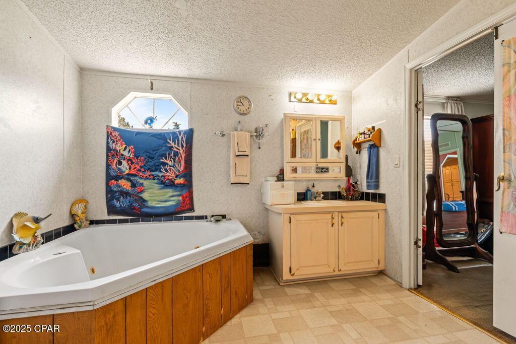 Image 22 For 22390 Valencia Drive