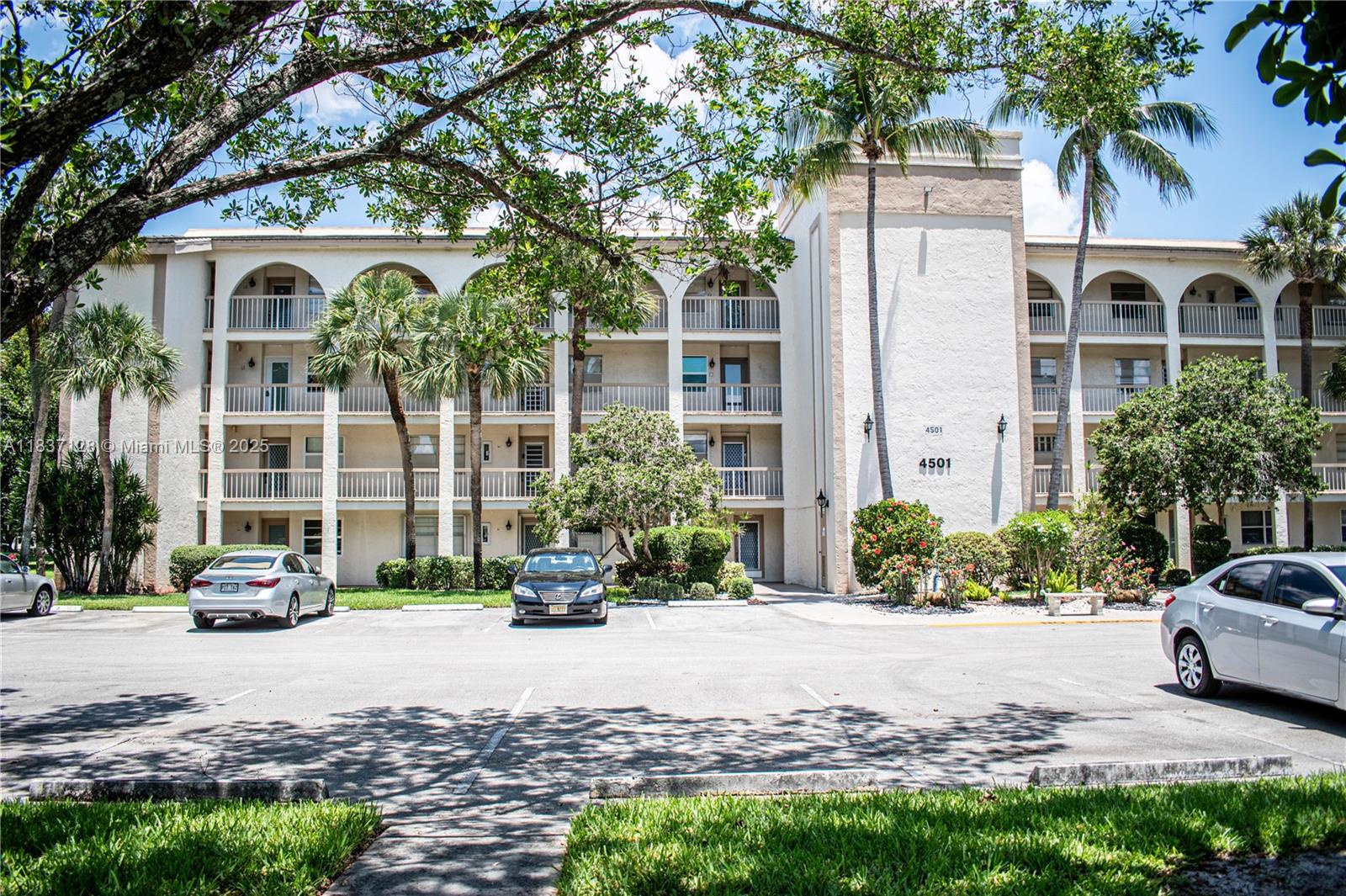 Martinique Village I Cond