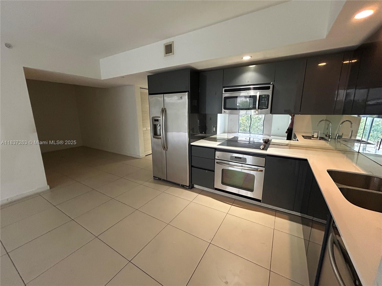 31 6th St Unit 407, Miami, Florida 33131