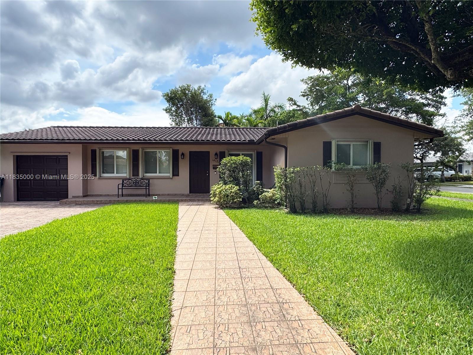 14181 Leaning Pine Dr, Miami Lakes, Florida image 1