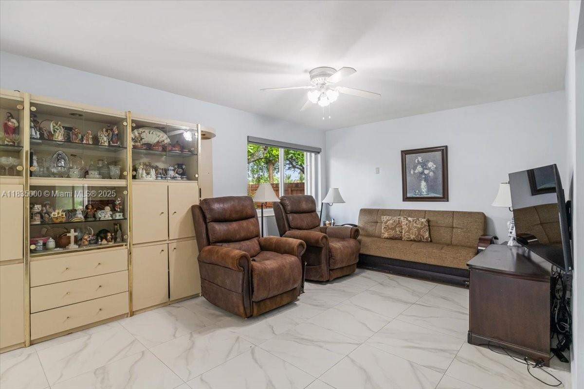 14181 Leaning Pine Dr, Miami Lakes, Florida image 16