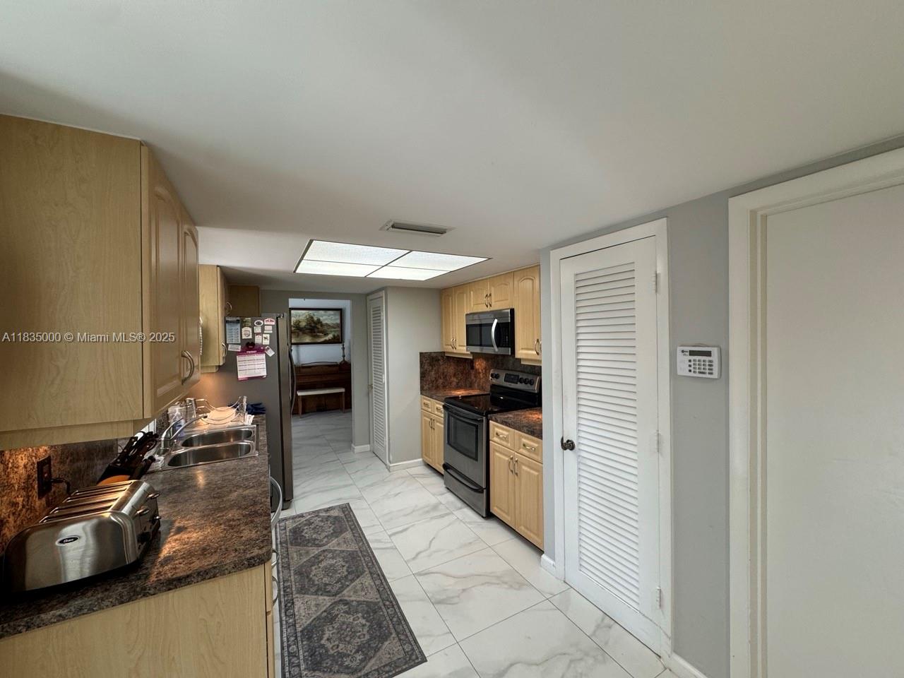 14181 Leaning Pine Dr, Miami Lakes, Florida image 7