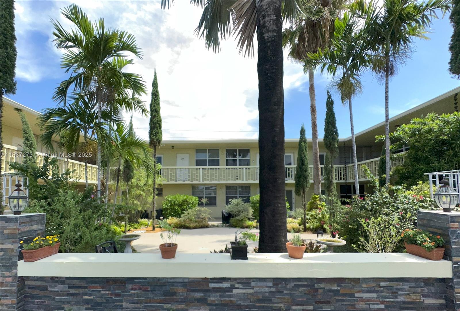 1720 Funston St #111, Hollywood, Florida image 2