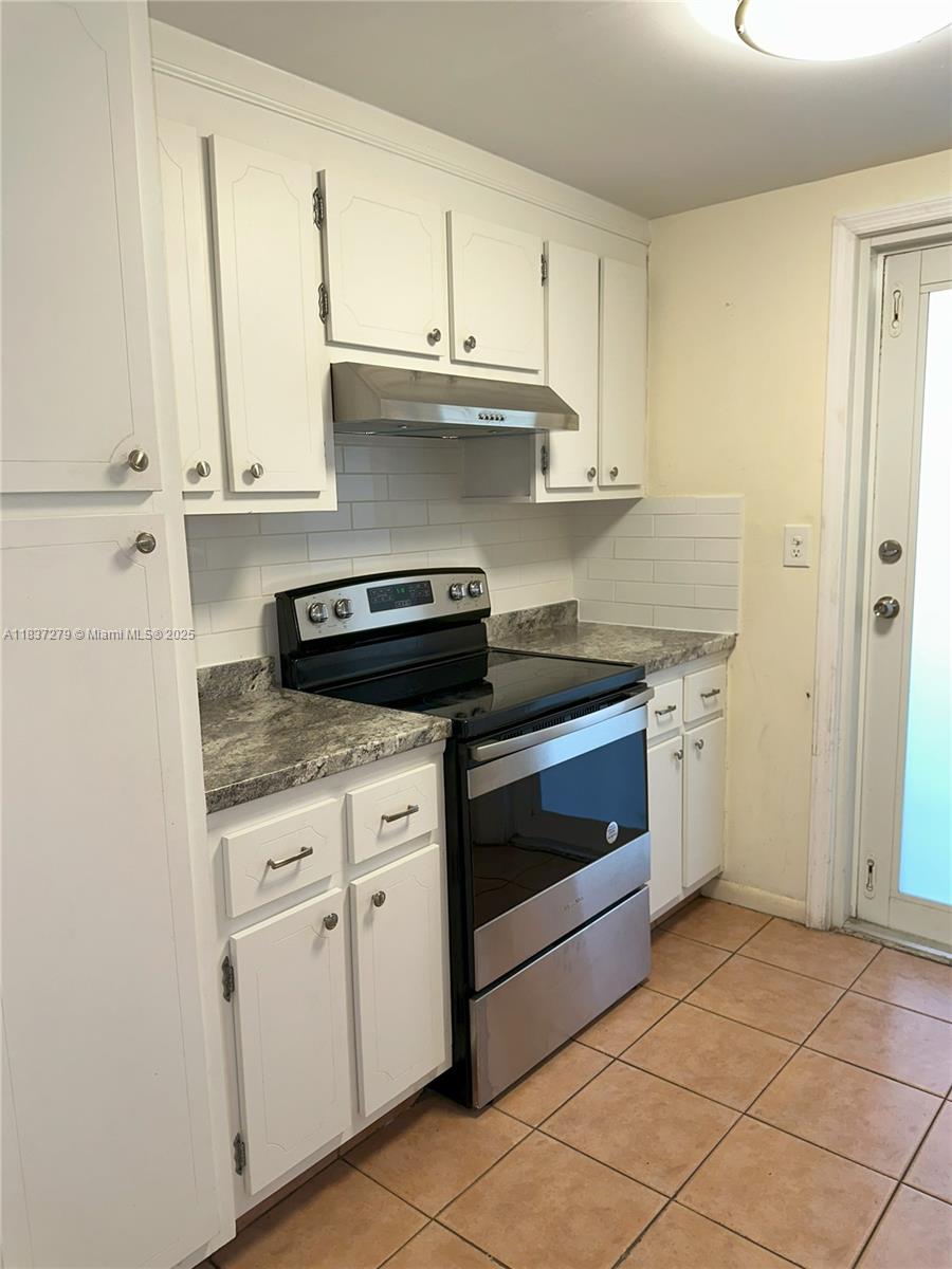 1720 Funston St #111, Hollywood, Florida image 8